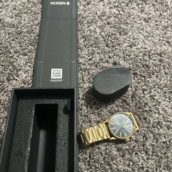 Nixon Sentry Gold Watch - Picture 3 of 10